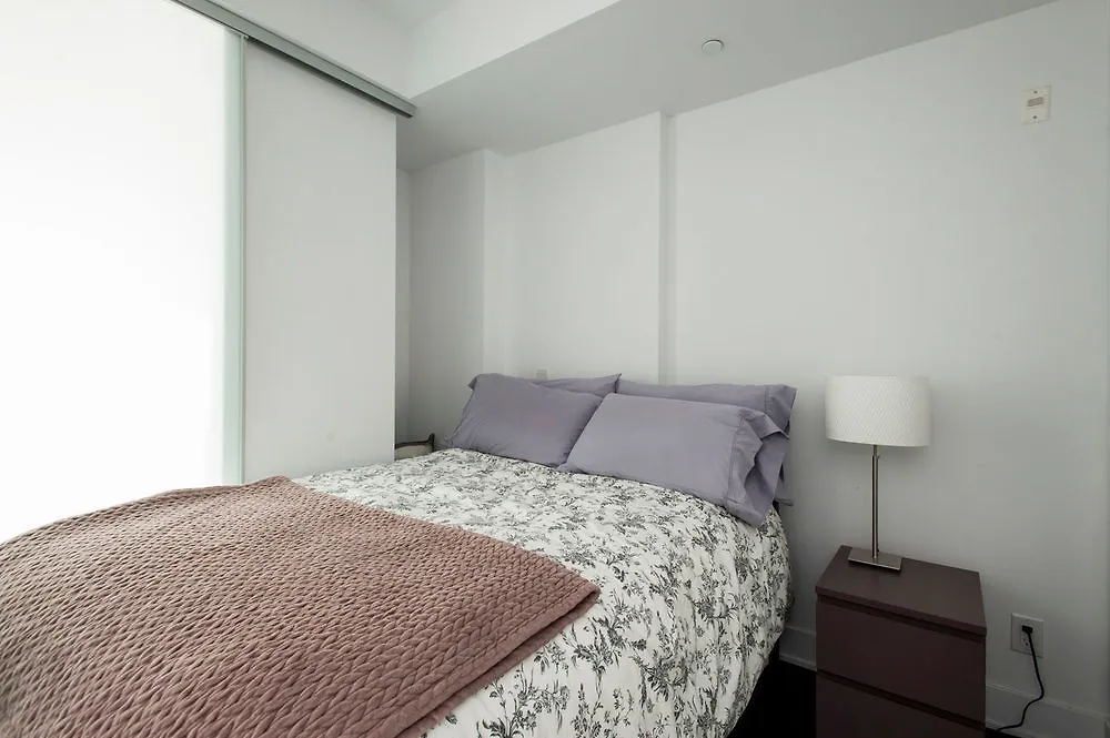 Beautiful King West Apartment Toronto Hotel